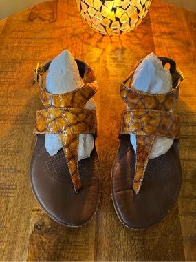 Very Volatile Brown Amber Textured T-Strap Sandals